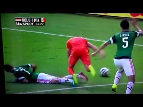 Robben 'hop & flop' v Mexico