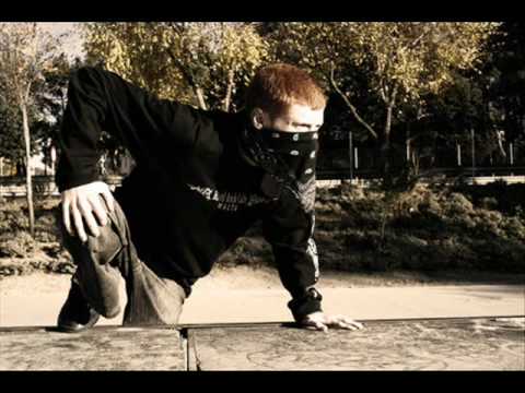 Genioh, CurriCé & Hash - DEMASIADA MIERDA (video con fotos)