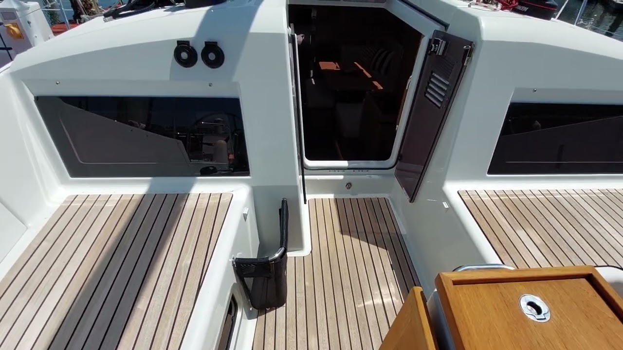 Jeanneau Sun Odyssey 440 exterior and interior tour