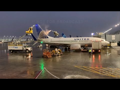 01-25-2021 Chicago, IL - Flights Canceled At ORD And Aircraft Deicing