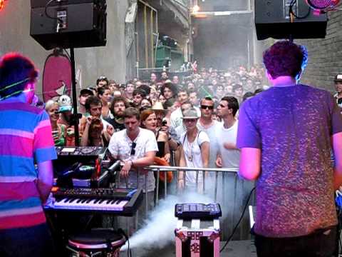 El Guincho @ RBMA Radio Stage, Melbourne Laneway Fest 2009