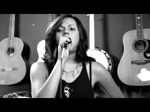 The Donnas: "Wasted" (Live Groupee Session)