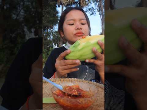 Big mango Vs Salt #siscookingtv #fruit #mangofruit #mukbang