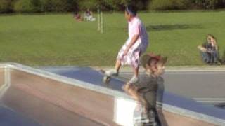 preview picture of video 'Johnny , Marabouskater au skate parc de Saint Germain sur Morin en démo pour Roul'avenue.'