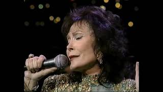 Somebody Somewhere (Don't Know What He's Missin' Tonight) -|- Loretta Lynn