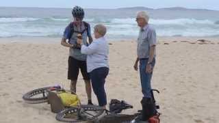 preview picture of video 'Fat Ride RFDS bike rider arrives in Narooma'