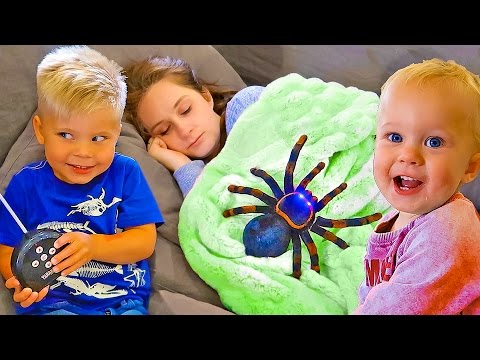 GIANT SPIDER SLEEPING PRANK! Video
