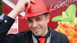 Verkleideter Eismann zu Fasching