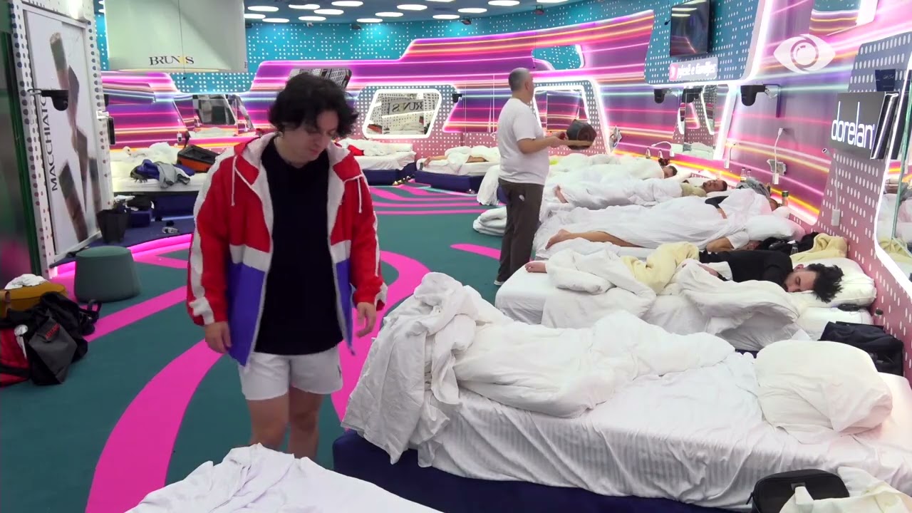 O tupanxhi bjeri pak më fort…/ Mateo diskuton me Rogertin teksa ai bën zhurmë