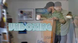 Video thumbnail for Unboxing my new DAngelico Deluxe Brighton SB by Mikko Hilden