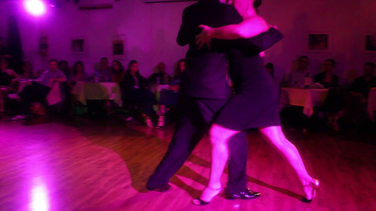 Dos Orillas Práctica de Tango. Bailan Corina De La Rosa y Alejandro Andrian 16/6/2017 (4/4)