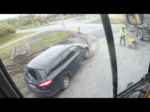 Ahdasta sillan alla + voittajan julistus. Tight under the bridge. Volvo EW180D