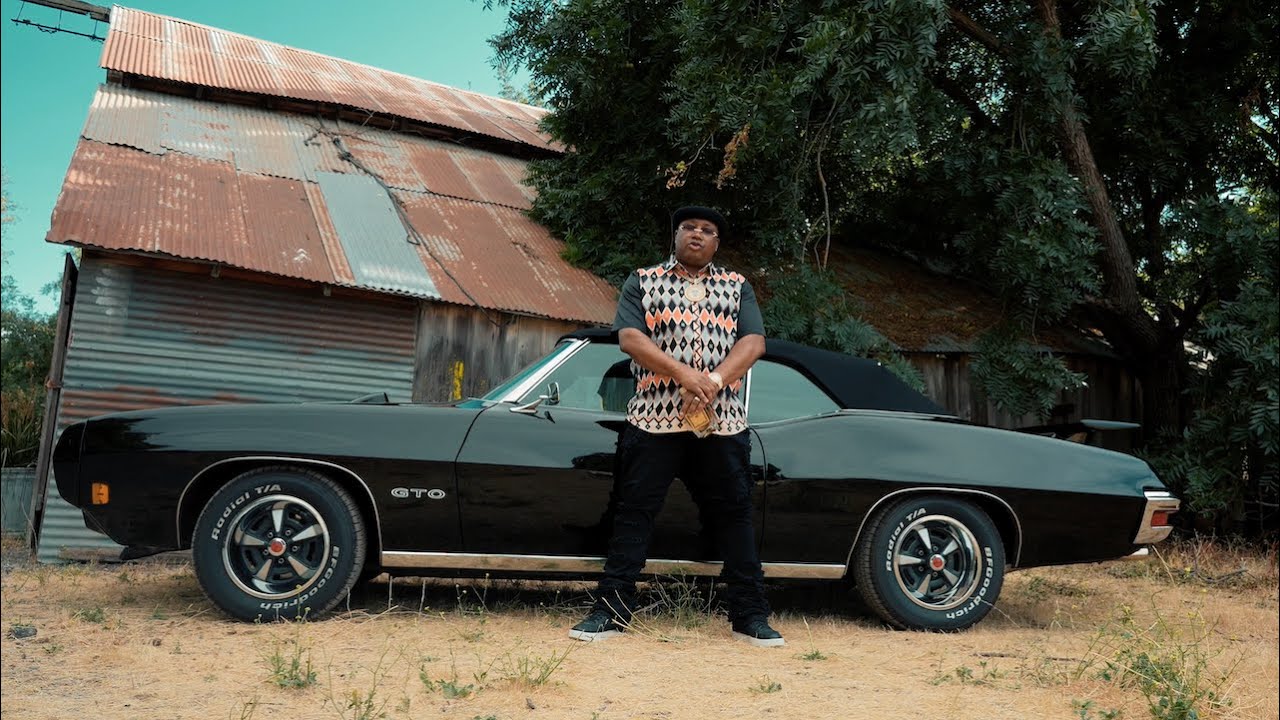 E-40 – “Off Dat Mob”