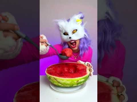 Jak koty jedzą arbuza? 🍉 #arbuz #kot #śmieszne