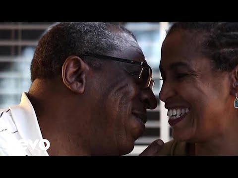 ZAKIYA HOOKER - Love The Pain Away