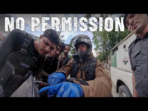 Pakistani Police tells me to stay at the HILTON  |S8, EP71