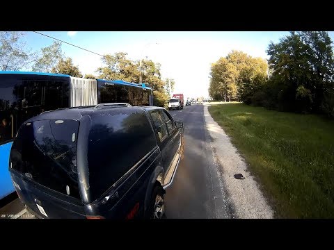 HHL-191 Centizés rendőrök előt - Close pass in front of the police