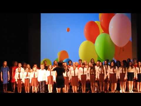 Mój balonik- chóry Camerata i Passionata podczas obchodów 60-lecia Szkoły Podstawowej nr 4 w Morągu