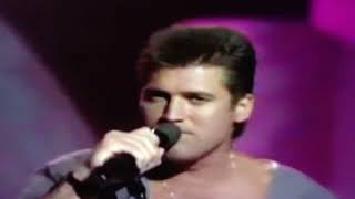 Billy Ray Cyrus - The Fastest Horse in a One Horse Town (Live on Music City Tonight)