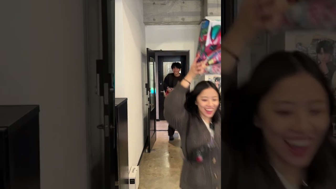 玩具を買ってもらった社員達#変身ベルト #玩具 #会社 #仮面ライダー