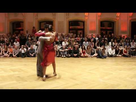  Roxana Suarez  and  Sebastian Achaval  are  dancing  to  the  vals  "  Pabellon De Las Rosas  "  by  Juan D'Arienzo  at  TangoAmadeus  in  2015