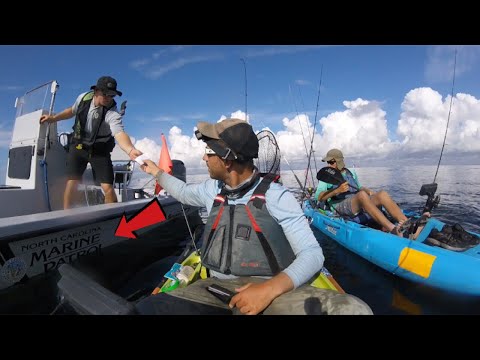 MARINE POLICE CHECKS KAYAK FISHERMAN - WHATS IN THE COOLER? + Barracuda/Spanish Mackerel Blitz