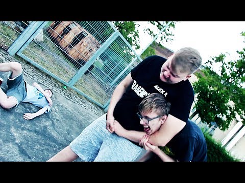 MOBBING WEGEN FUSSBALL #3 - ER RASTET AUS!