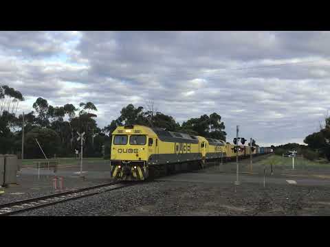 Down 9171 QUBE Ultima with G532 and G521 From Melbourne Heading towards Ballarat￼￼ 2/5/2022