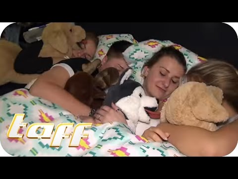 NACHTS IM IKEA – Pyjamaparty im Möbelhaus | taff | ProSieben