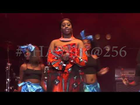 Omuyimbi Divine B acamude katikiro ku kivuku kya Kenzo