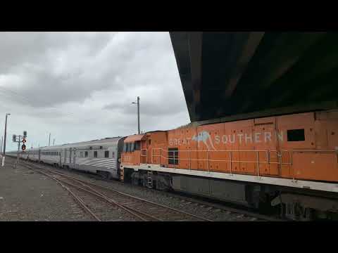 NR30 & NR31 On 2TA8 “The Great Southern” At Gheringhap (12/1/2022)