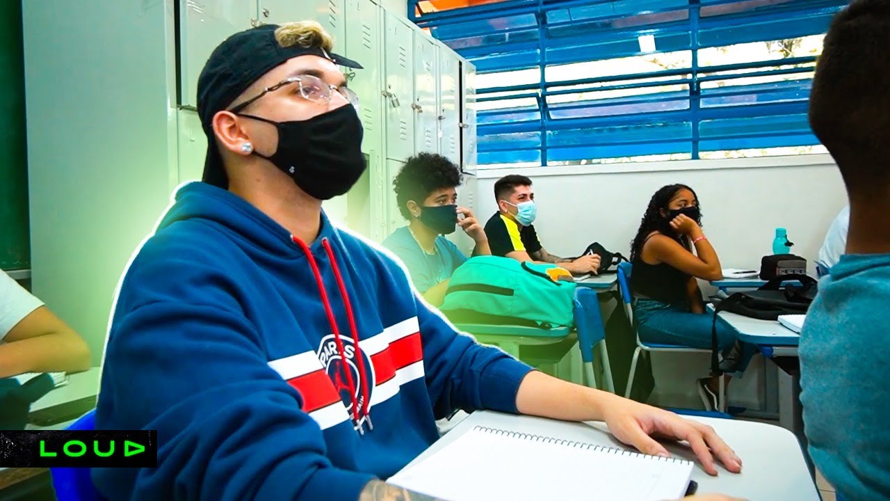 A LOUD INVADIU UMA ESCOLA NA VOLTA ÀS AULAS!!