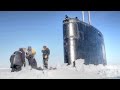 Ydinsukellusvene puskee itsensä arktisen merijään ...