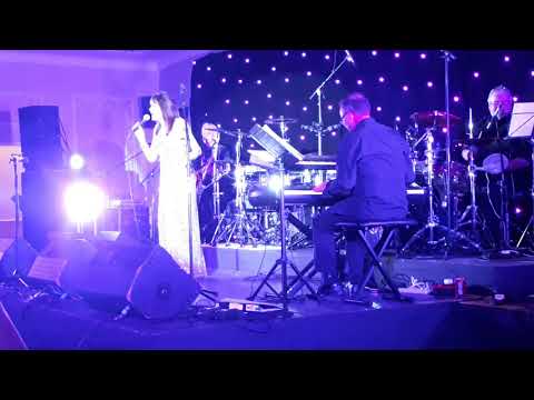 Eve Graham- New seekers backed by Junkyard dogs at vamos festival last night at station hotel Perth