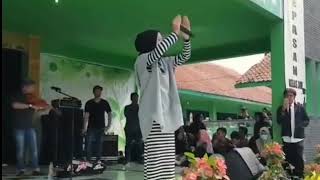 Download lagu Moment - Nissa Sabyan di kasih bunga saat menyanyi kan lagu–Kun anta mp3 Download lagu Moment - Nissa Sabyan di kasih bunga saat menyanyi kan lagu–Kun anta mp3