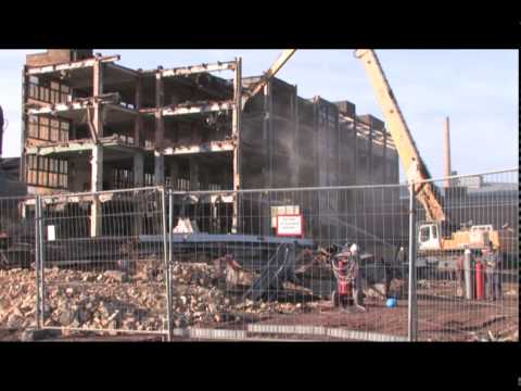 Abriss der denkmalgeschützten Fernmeldekabelfabrik – Architekt Ernst Ziesel – im Jahr 2007