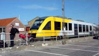 preview picture of video '26. september 2011. Lokalbanen. Hundested Havn. Toget ankommer.'