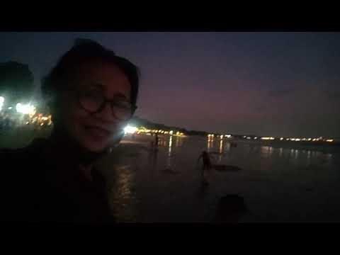 Bermain pasir dari sore sampai petang hari di pantai Muaya Jimbaran ,Badung, Bali