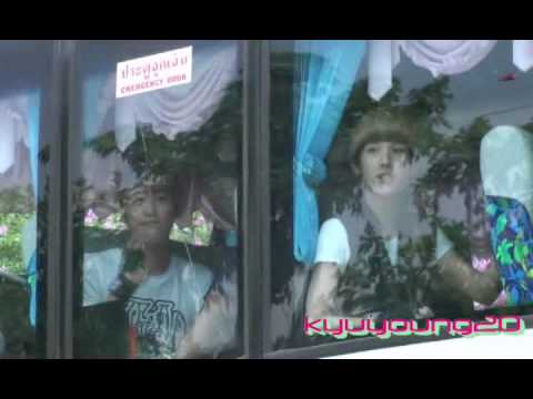 [Fancam] 100727 ZE:A on te bus in thailand