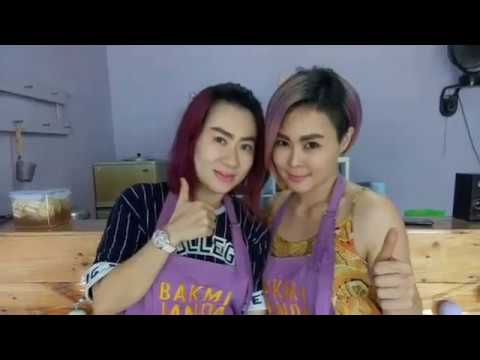 Duo Janda Cantik Bos Kedai Bakmi Lagi Viral