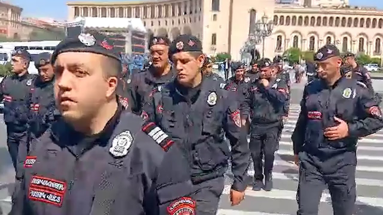 Ոստիկանության մեծաթիվ ուժեր բերվեցին կառավարության շենքի մոտ