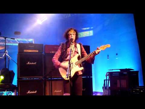 download lagu mp3 mp4 Angel Hansen, download lagu Angel Hansen gratis, unduh video klip Angel Hansen