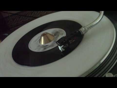 Lynn Tait & The Boys - Storm Warning