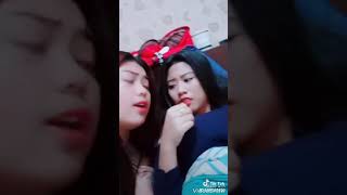 Download lagu Wow viral WANITA BERTATO seketika tobat dan menuai kontro versi. mp3