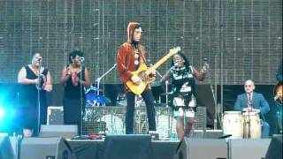 Sharon Jones &amp; The Dap-Kings featuring Prince - "When I Come Home" - Paris - June 30th,  2011