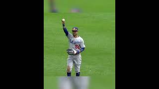 When Mookie Betts gave this fan his bat 👏