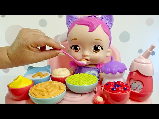 Vídeo relacionado con My Garden Baby Gatito Bebe y hace pipí Orejas rosas Muñeca bebé de juguete con pañal, biberón, diadema y accesorios , regalo +3 años (Mattel HHL21)