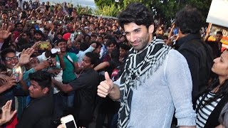 Fitoor Actor Aditya Roy Kapur Gets Mobbed By Massive Crowd!