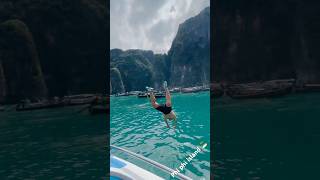 Download lagu High jump diving into the sea in Thailand mp3