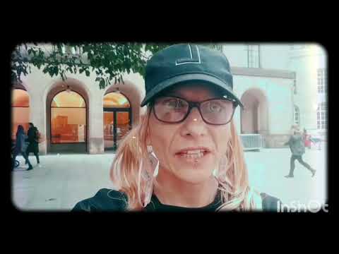 Lucy Lawless 007 - Life Is Hard